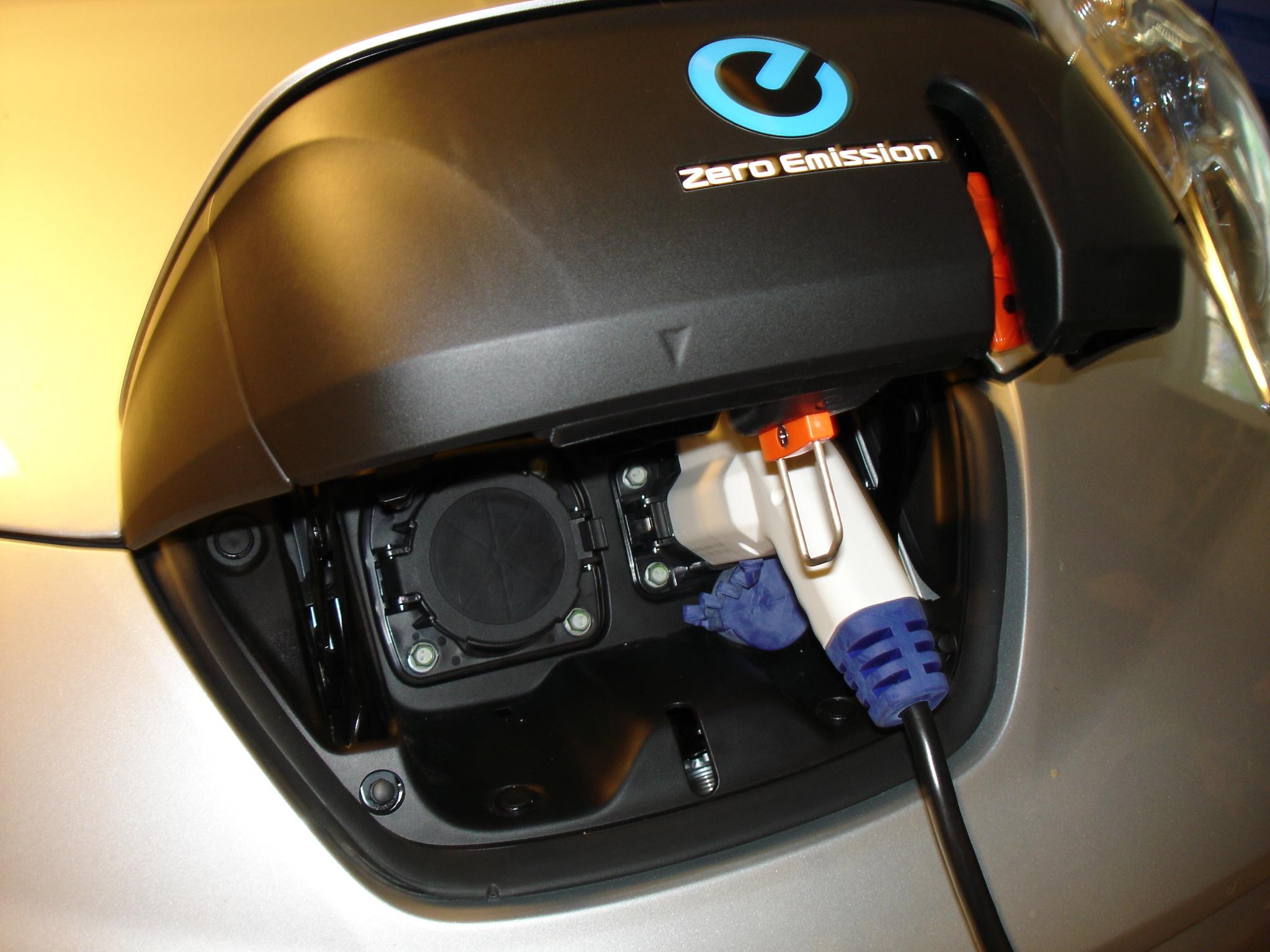 Abdeckung für Ladeanschluss / Leaf charging port lid cover - Leaf ZE0 -  Laden, Ladeequipment • Nissan Leaf ZE0 - Elektroauto Forum
